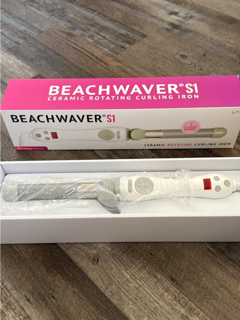 NWOT BEACHWAVER S1 Ceramic Rotating Curling Iron - White